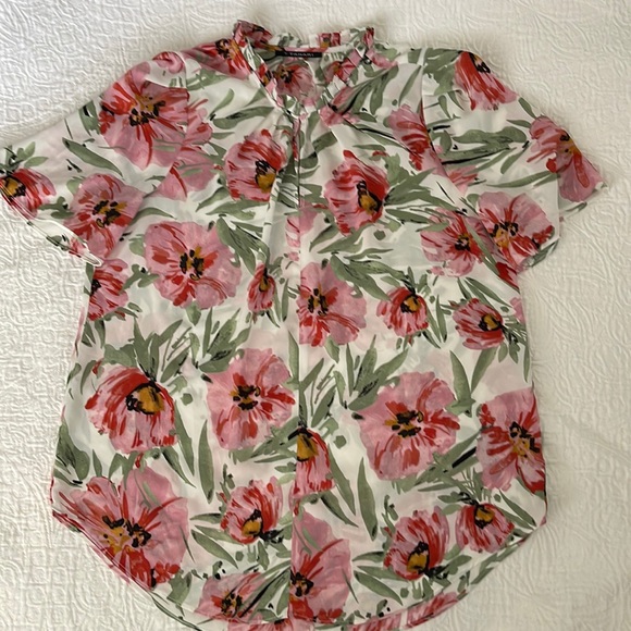 Tahari Size M Floral Top - Picture 1 of 4